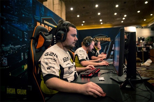 赫罗纳以2 赫罗纳以2