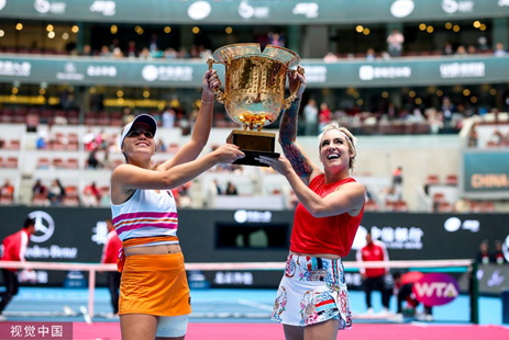 男篮队员以 男篮队员以