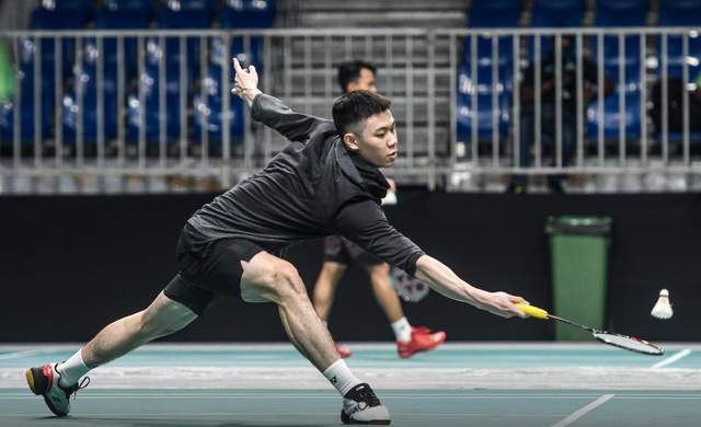 相比年轻球 相比年轻球